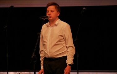 Koncert Laureat&oacute;w XVII Puławskiego Turnieju Recytacji, Muzyki i Pieśni Narodowych &bdquo;Witaj Majowa Jutrzenko&rdquo; (8 maja 2022) 20