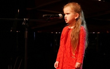 Koncert Laureat&oacute;w XVII Puławskiego Turnieju Recytacji, Muzyki i Pieśni Narodowych &bdquo;Witaj Majowa Jutrzenko&rdquo; (8 maja 2022) 24