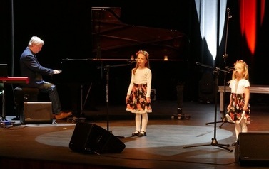 Koncert Laureat&oacute;w XVII Puławskiego Turnieju Recytacji, Muzyki i Pieśni Narodowych &bdquo;Witaj Majowa Jutrzenko&rdquo; (8 maja 2022) 26