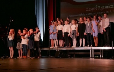 Koncert Laureat&oacute;w XVII Puławskiego Turnieju Recytacji, Muzyki i Pieśni Narodowych &bdquo;Witaj Majowa Jutrzenko&rdquo; (8 maja 2022) 29