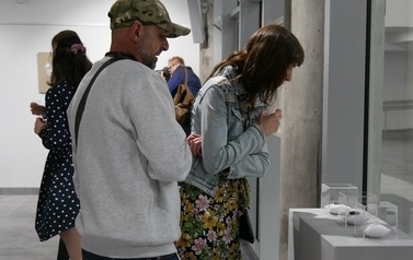 Wernisaż wystawy Małgorzaty Gorzelewskiej-Namioty &bdquo;Czy artystce wolno być matką" (26 maja 2022) 
