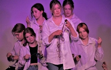 Teatr SPUT&sup2; - Splątani, pokaz improwizacji i LED show (21 czerwca 2022)
