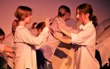 Teatr SPUT&sup2; - Splątani, pokaz improwizacji i LED show (21 czerwca 2022) 