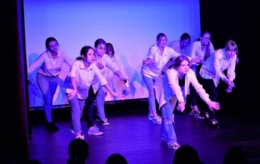 Teatr SPUT&sup2; - Splątani, pokaz improwizacji i LED show (21 czerwca 2022) 