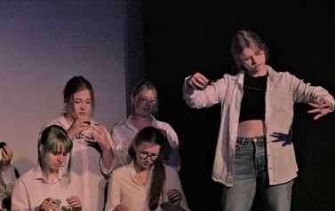 Teatr SPUT&sup2; - Splątani, pokaz improwizacji i LED show (21 czerwca 2022) 