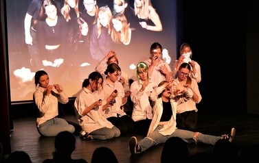 Teatr SPUT&sup2; - Splątani, pokaz improwizacji i LED show (21 czerwca 2022) 