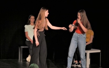 Teatr SPUT&sup2; - Splątani, pokaz improwizacji i LED show (21 czerwca 2022) 