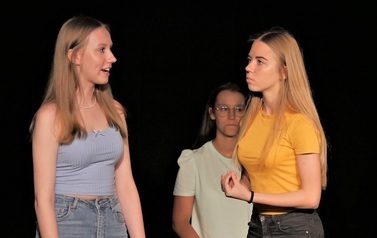 Teatr SPUT&sup2; - Splątani, pokaz improwizacji i LED show (21 czerwca 2022) 