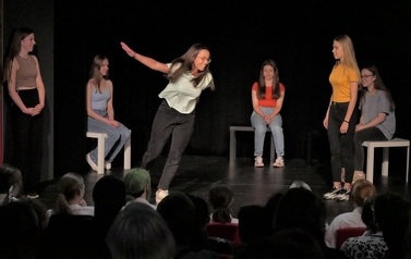 Teatr SPUT&sup2; - Splątani, pokaz improwizacji i LED show (21 czerwca 2022) 