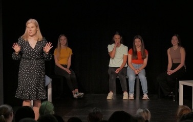 Teatr SPUT&sup2; - Splątani, pokaz improwizacji i LED show (21 czerwca 2022) 