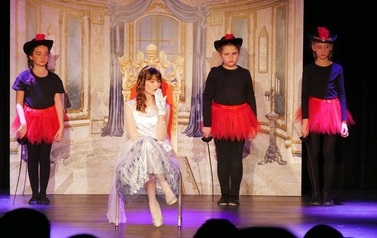  Premiera spektaklu Teatru AGRAFKA - "Porwanie Choinek" (27 stycznia 2023) 14