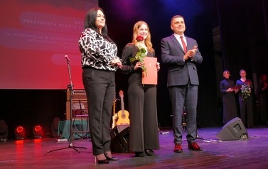 Uroczystość wręczenia nagr&oacute;d kulturalnych (21 marca 2023) 25