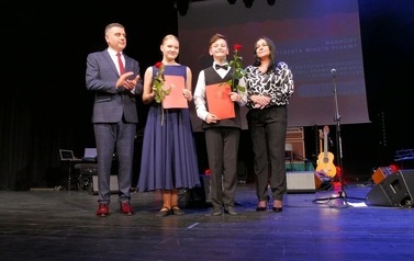 Uroczystość wręczenia nagr&oacute;d kulturalnych (21 marca 2023) 30