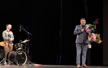 1 (12)