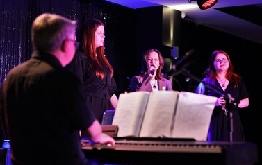 Koncert SUPERMENKA w wykonaniu Antoniny Nowosadzkiej, Mileny Kowalczyk i Michaliny Ryciak (16 maja 2023) 10