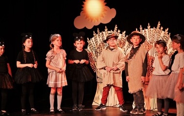 Dziecięcy Teatrzyk "Figielek&rdquo; - "Bajka o smutnym osiołku" i Zabawa w Teatr - "Kotki i brudasek" (2 czerwca 2023) 3