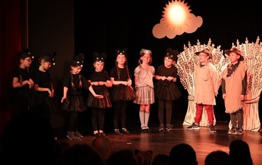 Dziecięcy Teatrzyk "Figielek&rdquo; - "Bajka o smutnym osiołku" i Zabawa w Teatr - "Kotki i brudasek" (2 czerwca 2023) 4