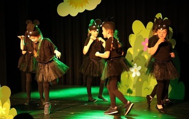Dziecięcy Teatrzyk "Figielek&rdquo; - "Bajka o smutnym osiołku" i Zabawa w Teatr - "Kotki i brudasek" (2 czerwca 2023) 7