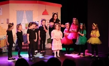Dziecięcy Teatrzyk "Figielek&rdquo; - "Bajka o smutnym osiołku" i Zabawa w Teatr - "Kotki i brudasek" (2 czerwca 2023) 13