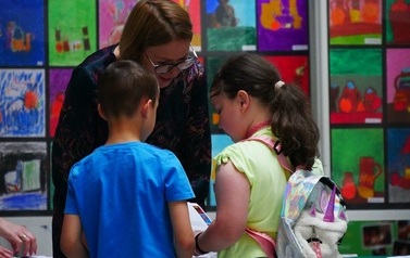 Wernisaż prac uczestnik&oacute;w lekcji galeryjnych (7 czerwca 2023)  16