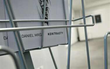 Wernisaż wystawy - Daniel Mr&oacute;z &bdquo;Kontrasty&rdquo; (16 lipca 2023) 26