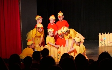 Teatrzyk Pinezka - "Na Podw&oacute;rzu" i inscenizacje w wykonaniu Teatru Agrafka (17 czerwca 2023) 17