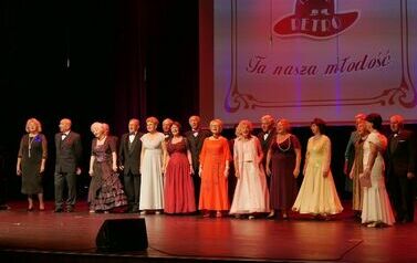 "Ta nasza młodość" - spektakl Teatru RETRO (3 października 2023) 19