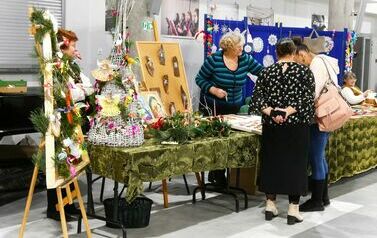 Kiermasz Bożonarodzeniowy Klubu Tw&oacute;rc&oacute;w Ludowych (15-17 grudnia 2023) 13