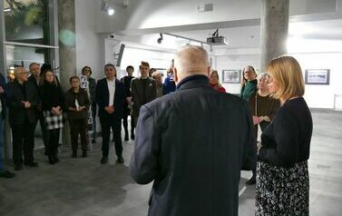 Wernisaż wystawy Janusza Filipczaka &bdquo;Fotografia - światło, kadr, faktura&rdquo; (15 grudnia 2023) 10
