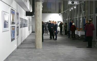 Wernisaż wystawy Janusza Filipczaka &bdquo;Fotografia - światło, kadr, faktura&rdquo; (15 grudnia 2023) 20