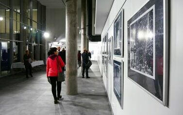 Wernisaż wystawy Janusza Filipczaka &bdquo;Fotografia - światło, kadr, faktura&rdquo; (15 grudnia 2023) 22